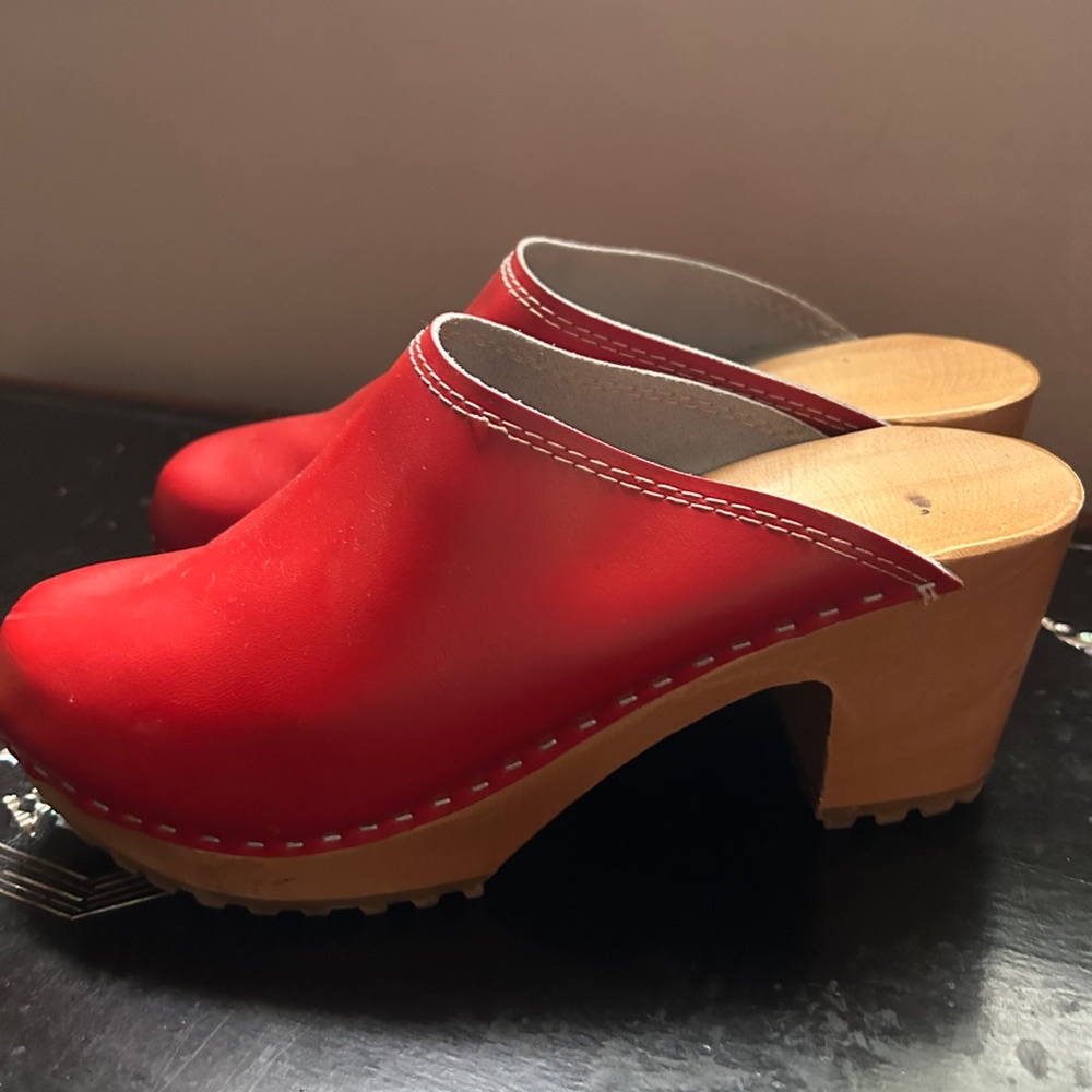 Leatherworld Designs Wooden heel red clogs